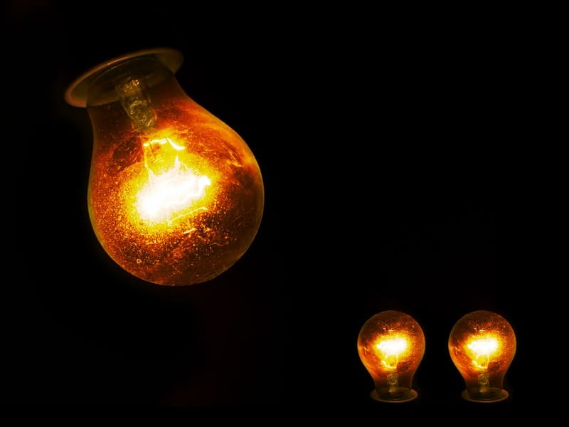 energias negativas podem queimar as lampadas?